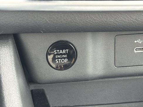 Used 2025 Nissan Rogue SV FWD image 14
