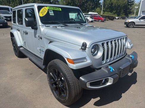 Used 2023 Jeep Wrangler Unlimited Sahara w/ Cold Weather Group AWD/4WD image 2