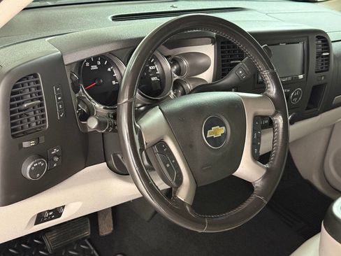 Used 2011 Chevrolet Silverado 2500 LT w/ Interior Plus Package AWD/4WD image 45