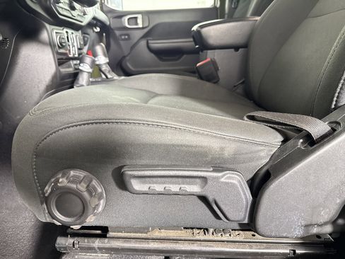 Used 2021 Jeep Gladiator Willys image 12