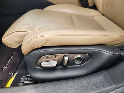 Used 2022 Lexus LS 500 w/ Accessory Package (Z2) RWD image 24