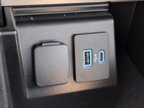 Used 2023 Ford Explorer XLT w/ Equipment Group 202A AWD/4WD image 20