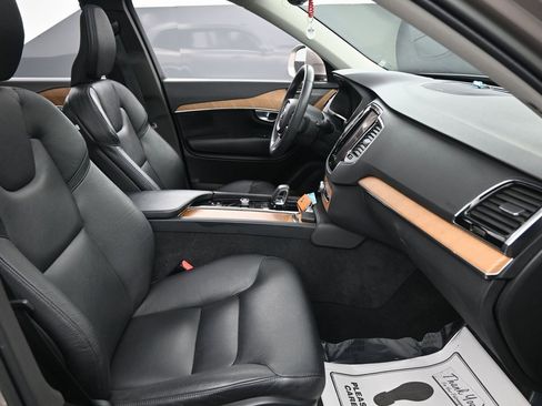 Used 2023 Volvo XC90 B6 Plus image 35