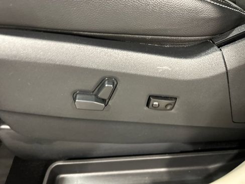 Used 2020 Dodge Grand Caravan SXT w/ Driver Convenience Group FWD image 16