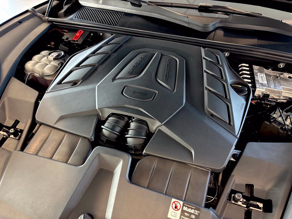 Used 2025 Porsche Cayenne GTS AWD/4WD image 43