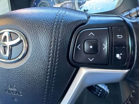 Used 2016 Toyota Sienna XLE Premium image 23