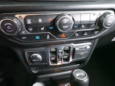 Used 2023 Jeep Wrangler Unlimited Sahara AWD/4WD image 17