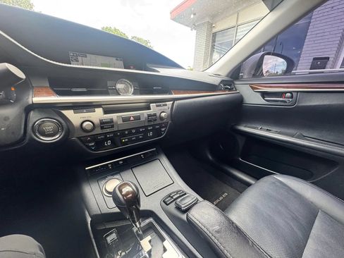 Used 2015 Lexus ES 350 w/ Luxury Package FWD image 20