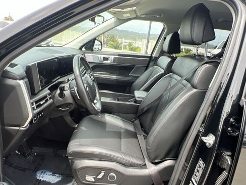 Used 2025 Hyundai Santa Fe SEL FWD image 18