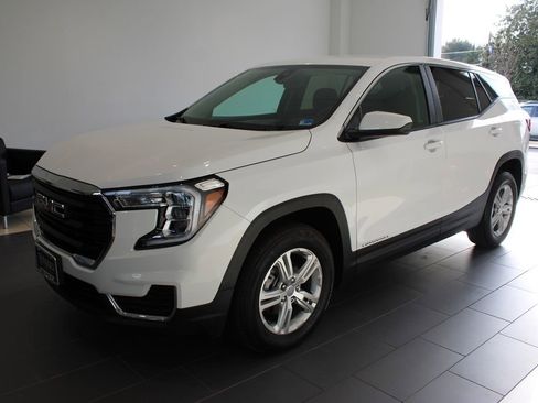 Used 2024 GMC Terrain SLE image 12