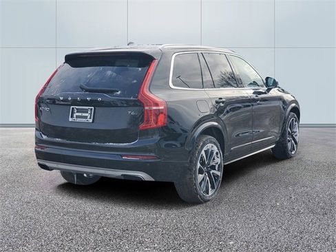 Used 2021 Volvo XC90 T6 Momentum w/ Climate Package image 4