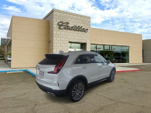 Certified 2024 Cadillac XT4 Premium Luxury w/ Technology Package FWD image 8