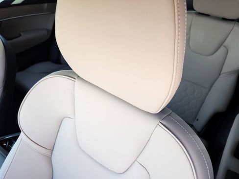 New 2026 Volvo XC90 B5 Plus w/ Protection Package Premier image 5