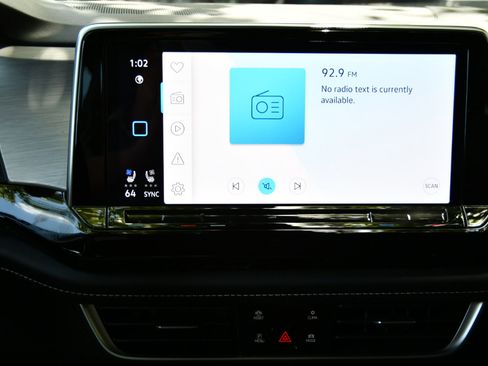 Used 2024 Volkswagen Atlas Cross Sport SE image 13