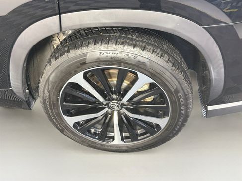Used 2022 Toyota Highlander XSE FWD image 11