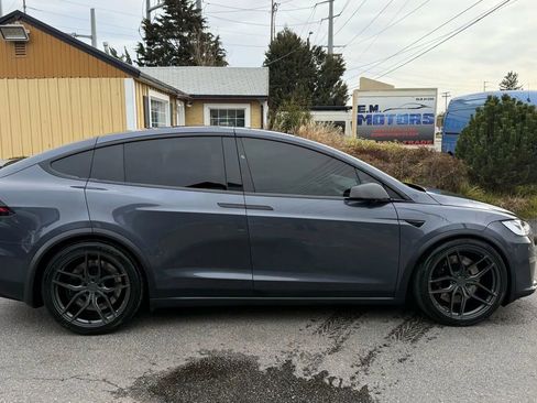 Used 2022 Tesla Model X Plaid image 2