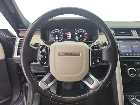 Used 2020 Land Rover Discovery HSE image 15