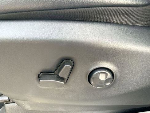 Certified 2022 Chrysler Pacifica Touring-L image 14