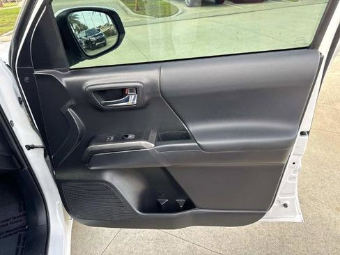 Used 2022 Toyota Tacoma TRD Off-Road w/ Technology Package image 16