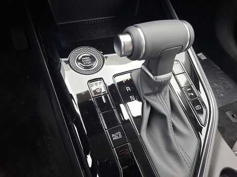 Certified 2025 Kia Niro EX image 16