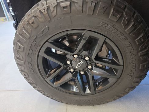 Used 2019 Chevrolet Silverado 1500 LT Trail Boss AWD/4WD image 35