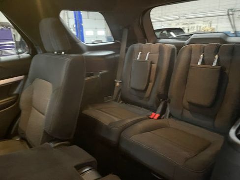 Used 2017 Ford Explorer XLT AWD/4WD image 18