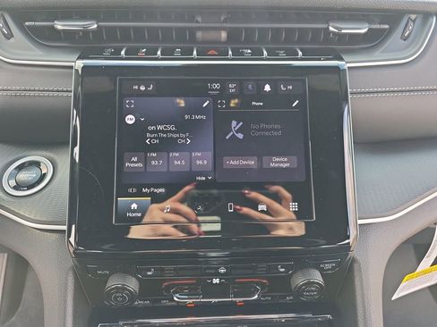 New 2025 Jeep Grand Cherokee Altitude image 20