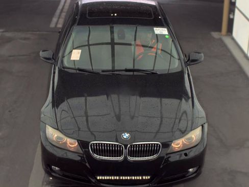 Used 2011 BMW 328i xDrive Sedan AWD/4WD image 2