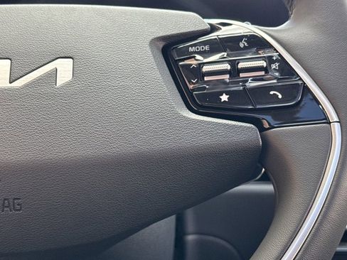 New 2025 Kia Niro EX Touring image 9
