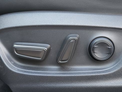 Used 2022 Toyota Prius Prime XLE image 28