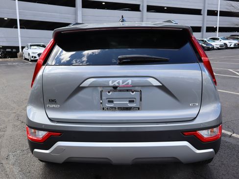 Certified 2025 Kia Niro EX image 4