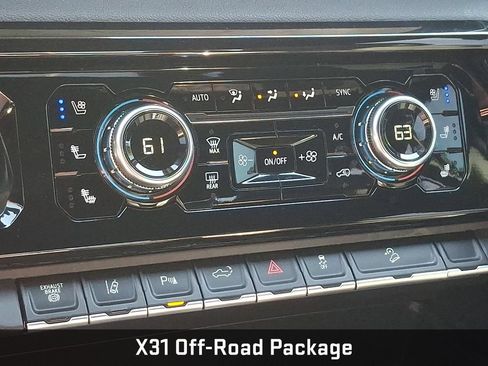 Used 2025 GMC Sierra 2500 AT4 AWD/4WD image 16