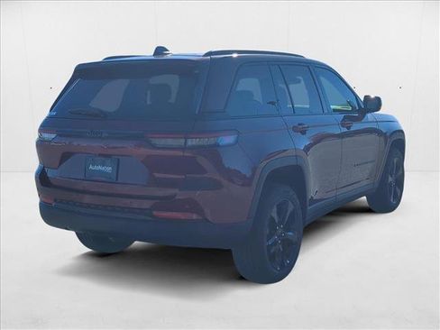 New 2025 Jeep Grand Cherokee Limited w/ Black Appearance Package image 9