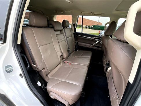 Used 2021 Lexus GX 460 Luxury w/ Accessory Package AWD/4WD image 20