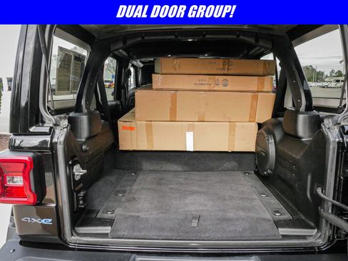 Used 2024 Jeep Wrangler Unlimited Rubicon 4xe image 31