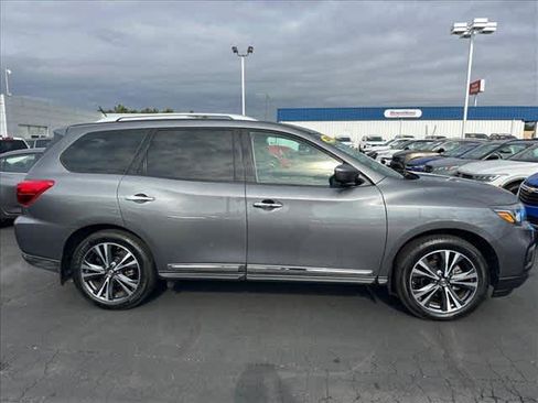Used 2017 Nissan Pathfinder Platinum w/ Family Entertainment Package image 2