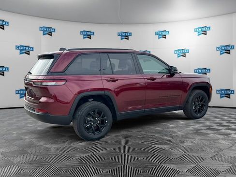 New 2025 Jeep Grand Cherokee Laredo image 5
