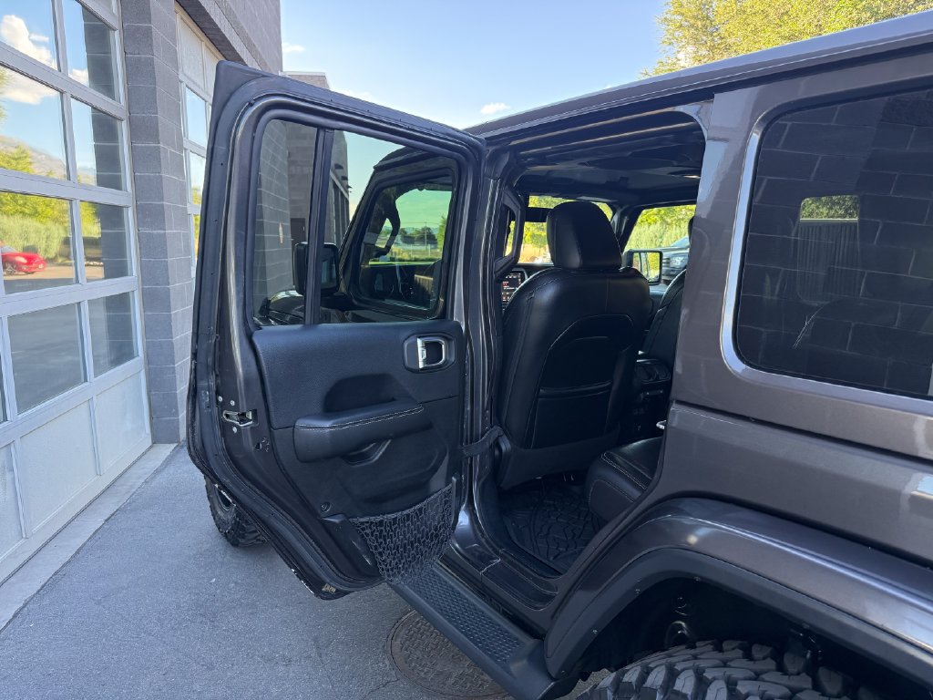 Used 2018 Jeep Wrangler Unlimited Sahara w/ Uconnect 4C Nav & Sound Group AWD/4WD image 32