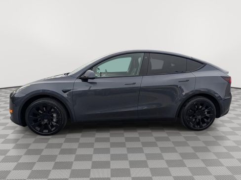 Used 2022 Tesla Model Y Long Range AWD/4WD image 2