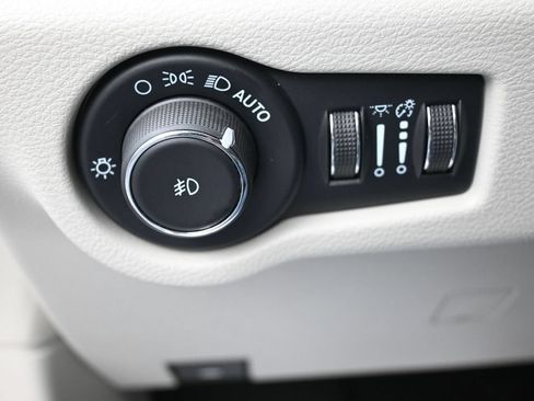 Used 2023 Chrysler Pacifica Touring-L FWD image 22