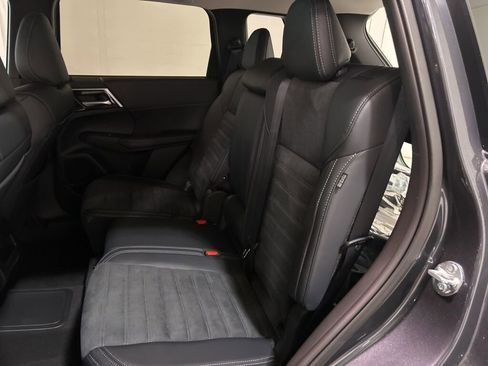 New 2025 Mitsubishi Outlander SE image 22