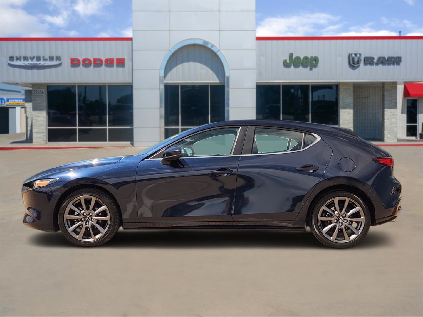 Used 2023 MAZDA MAZDA3 s FWD image 3
