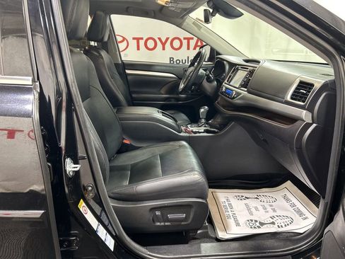 Used 2017 Toyota Highlander XLE image 13