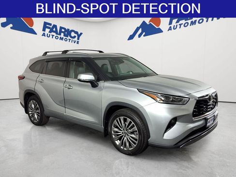 Used 2022 Toyota Highlander Platinum AWD/4WD image 2
