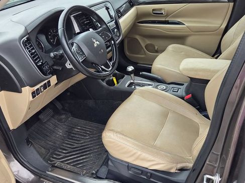Used 2016 Mitsubishi Outlander GT AWD/4WD image 4
