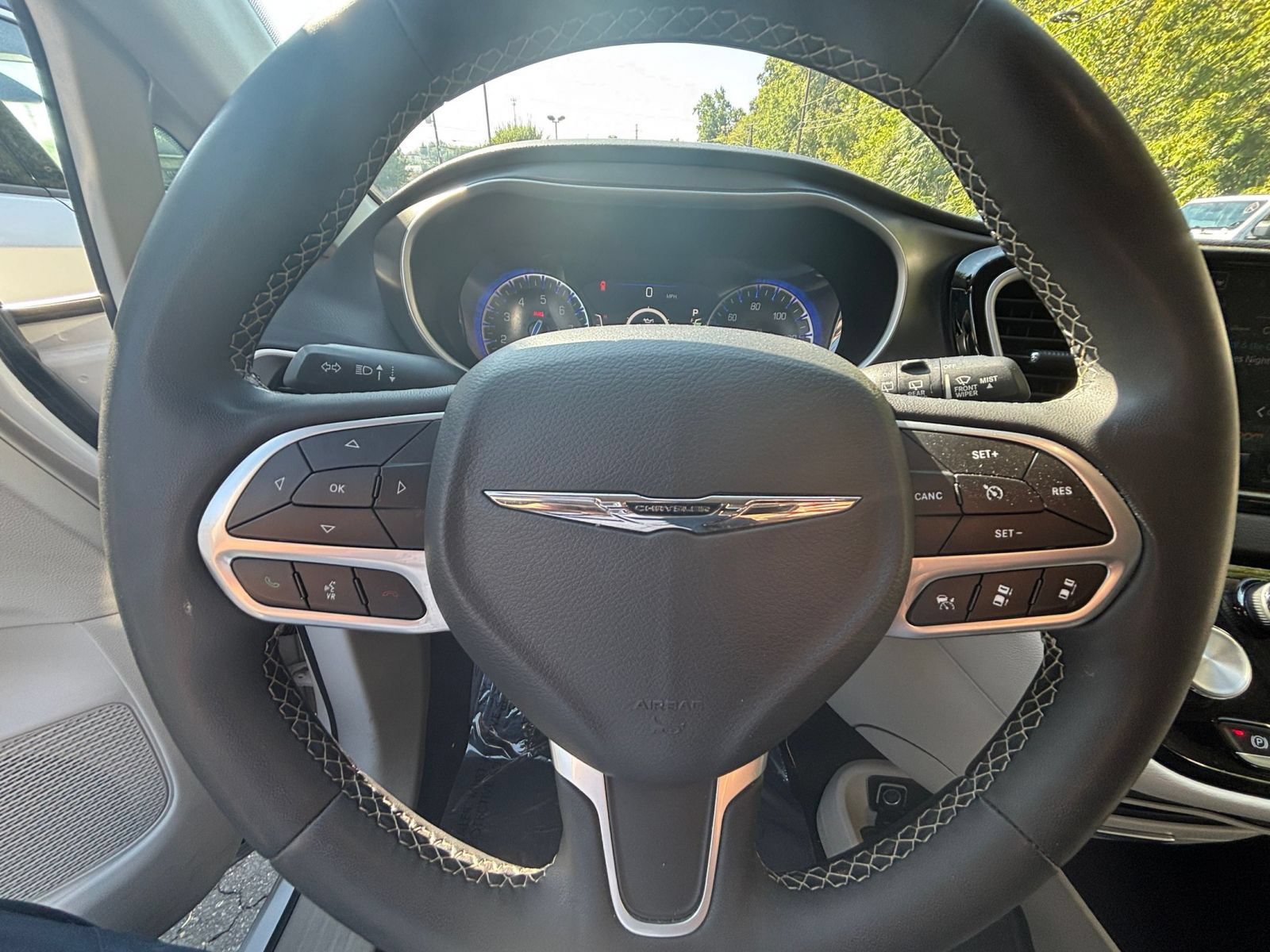 Used 2024 Chrysler Pacifica Touring-L FWD image 26