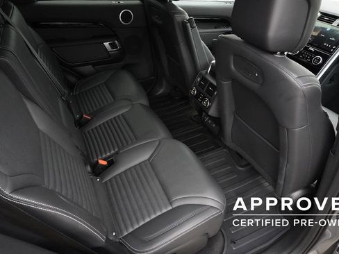 Used 2025 Land Rover Discovery S image 26