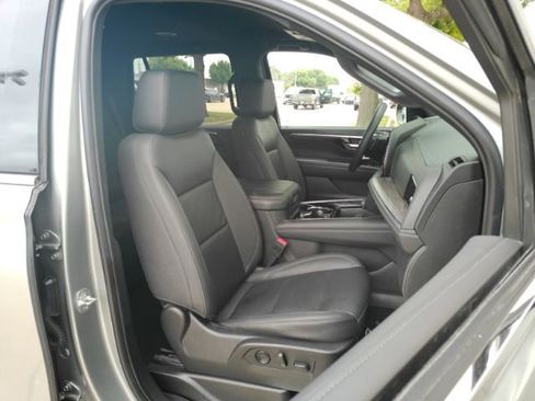 Used 2025 Chevrolet Tahoe LT RWD image 24