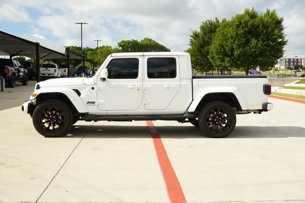 Used 2023 Jeep Gladiator Overland AWD/4WD image 2