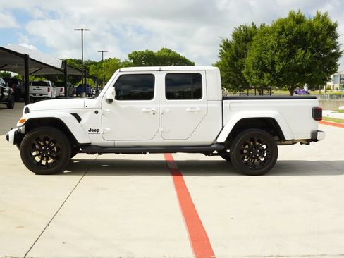 Used 2023 Jeep Gladiator Overland AWD/4WD image 2